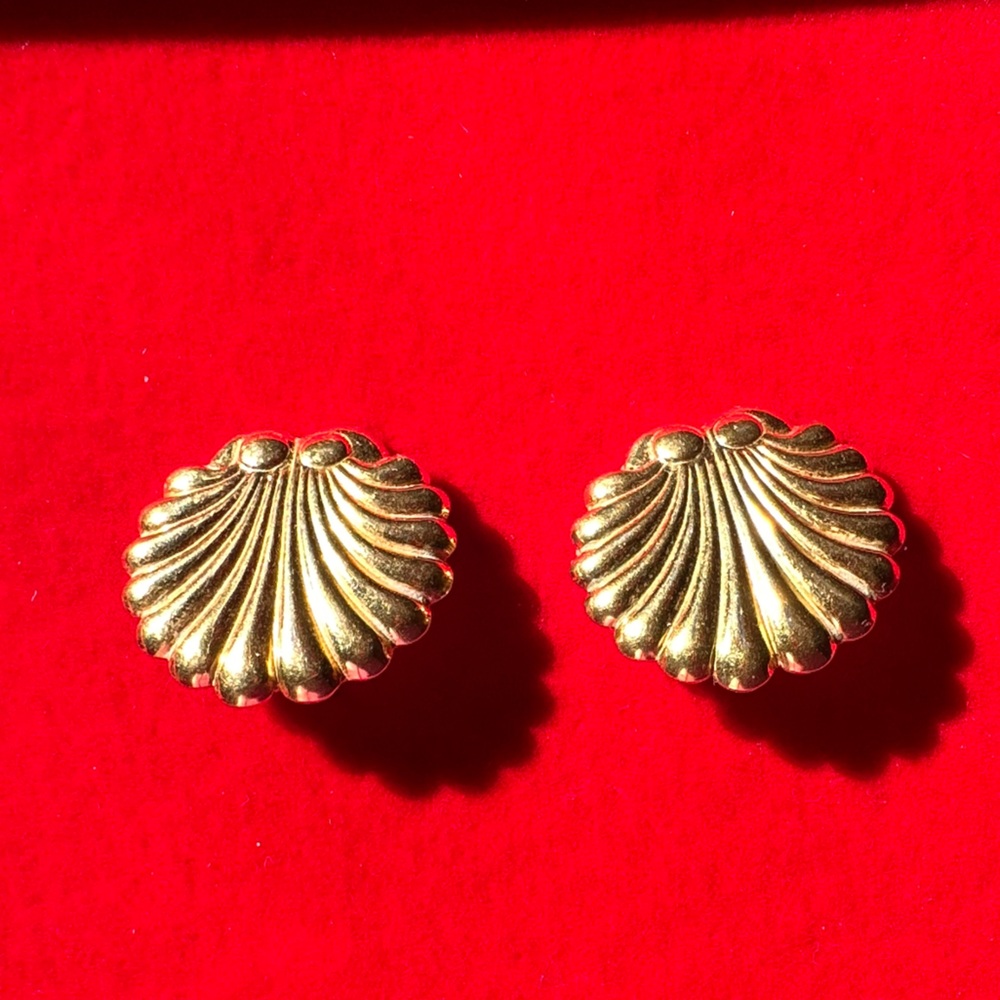 Gold Shell Stud Earrings - Classic Women Jewelry